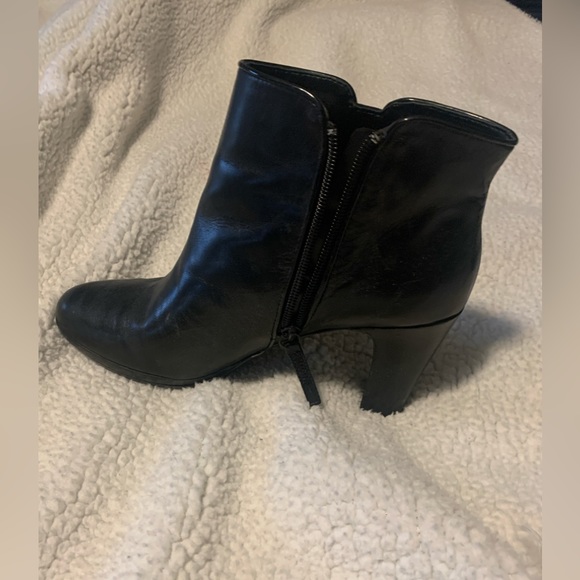 Ralph Lauren Ankle Boot 4” heel  (size 9) - Picture 2 of 6
